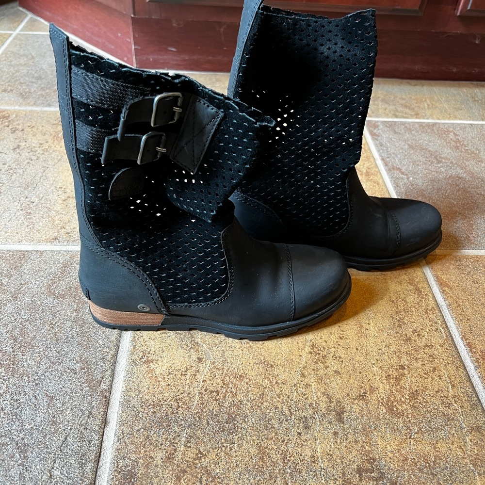 Women’s sorel leather boots size 6 worn once